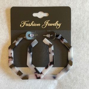 Hoop earrings milky white and‎ black/brown